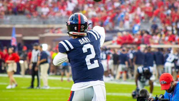 Jaxson Dart throwing the football navy